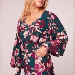 NWT. Band of the Free. Aimee Pine Floral Long Sleeve Crop Top. Size Medium.